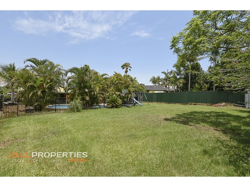 3 CYGNUS CT, Regents Park QLD 4118