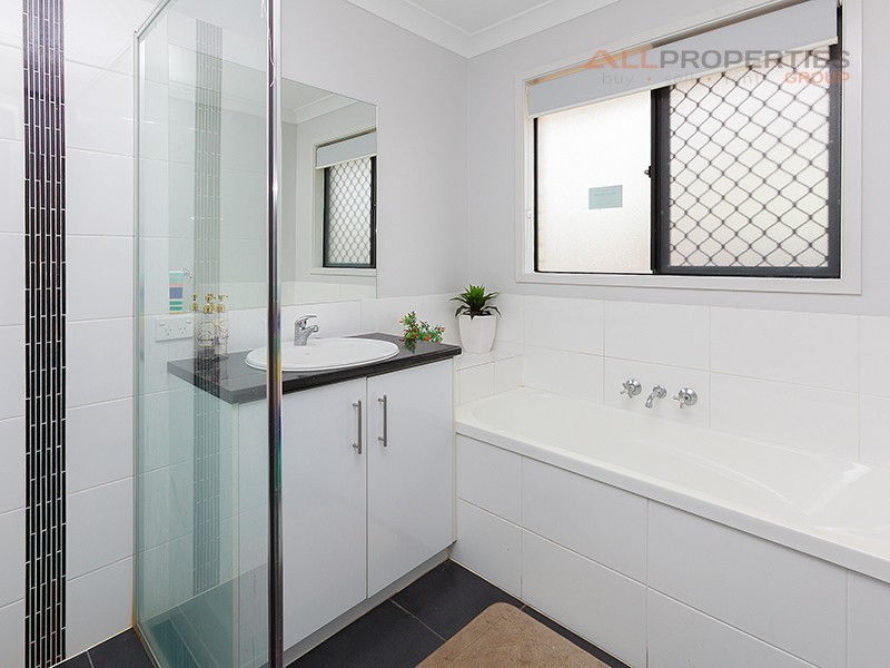 26 Kraatz Avenue, Loganlea QLD 4131