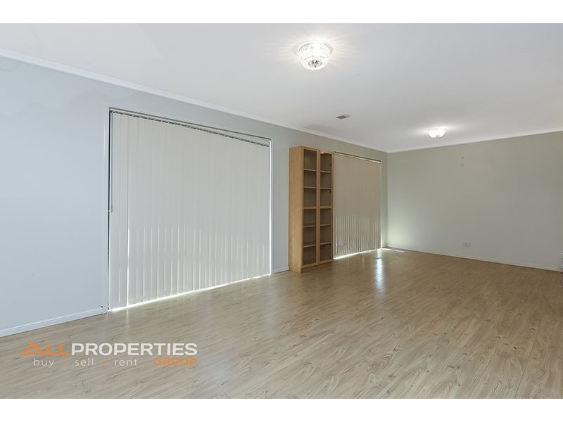 4 Frangipani Place, Regents Park QLD 4118