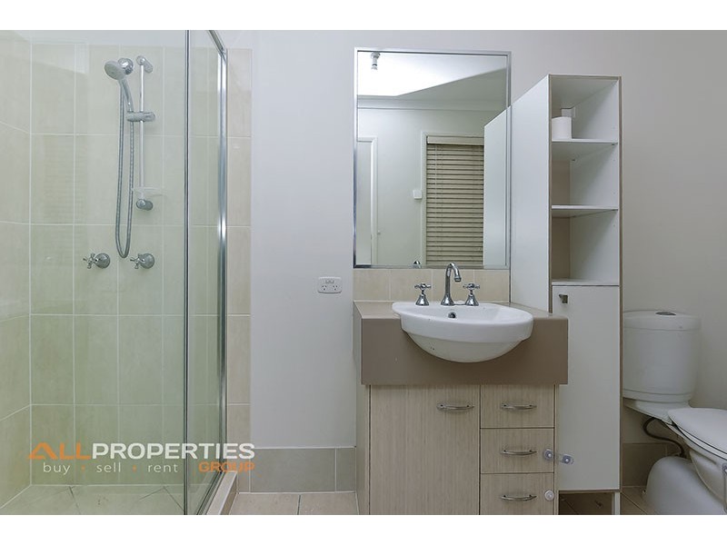 4 Frangipani Place, Regents Park QLD 4118