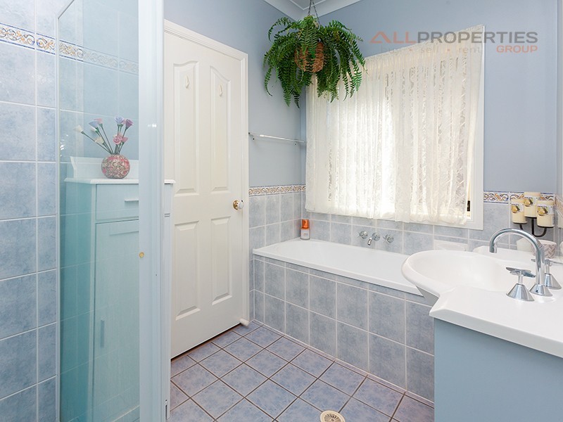 24 Paton Crescent, Forest Lake QLD 4078