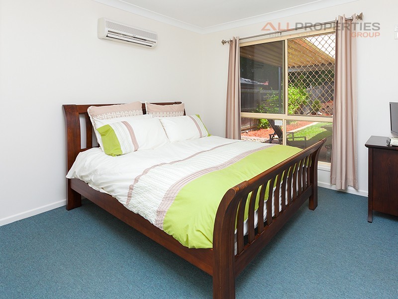 13 Ponderosa Street, Hillcrest QLD 4118