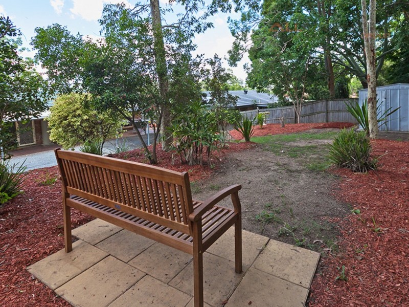 13 Ponderosa Street, Hillcrest QLD 4118