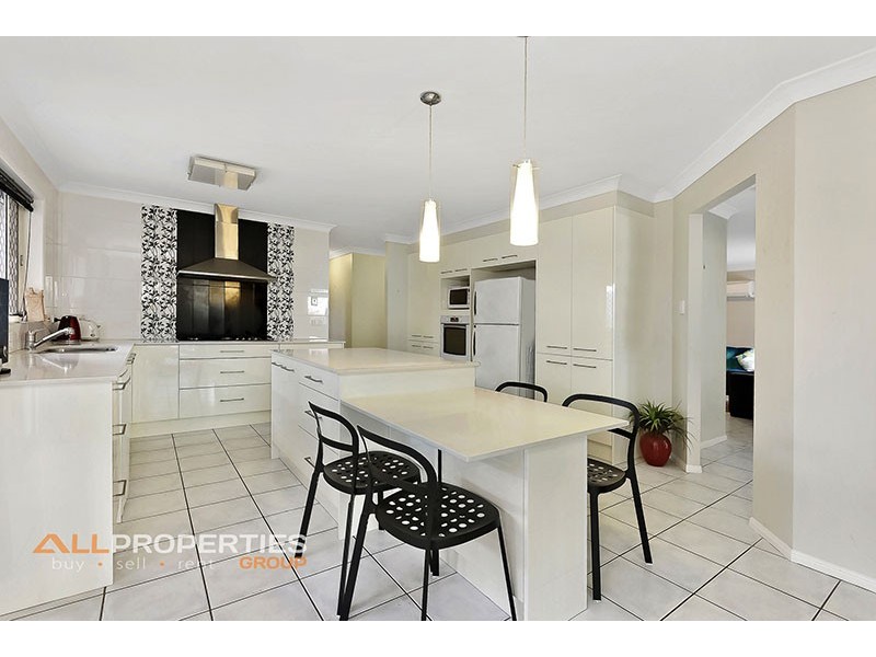 15 Wentworth Tce, Boronia Heights QLD 4124