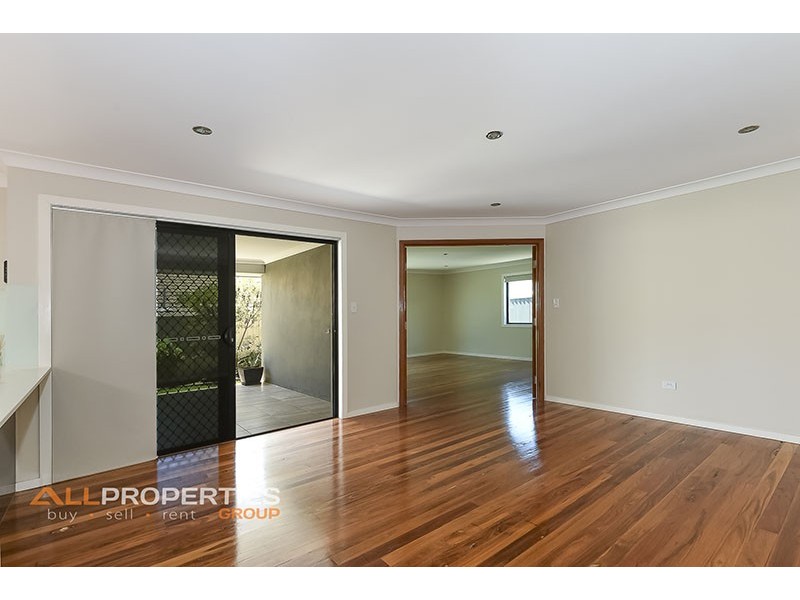 4 Denver Grove, Regents Park QLD 4118