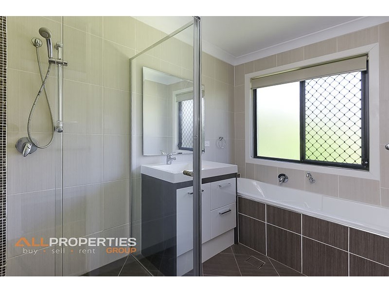 4 Denver Grove, Regents Park QLD 4118