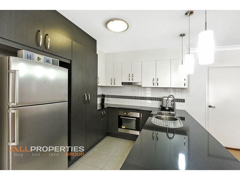 43 HILLEND AVENUE, Hillcrest QLD 4118