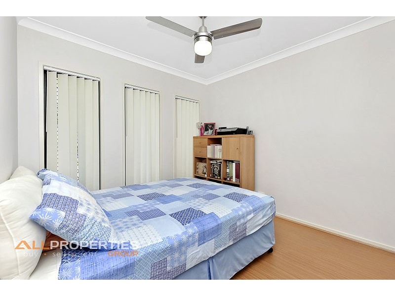 43 HILLEND AVENUE, Hillcrest QLD 4118