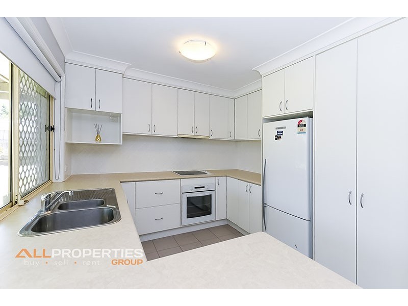 12 PANDANUS CT, Regents Park QLD 4118