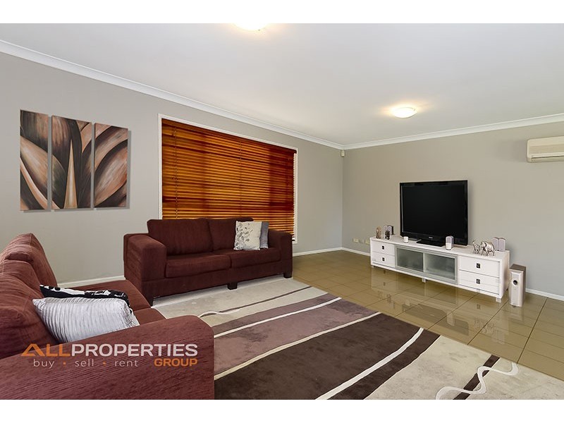 12 PANDANUS CT, Regents Park QLD 4118