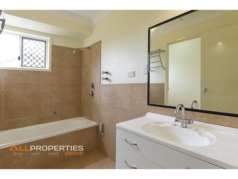 22 Isaac Court, Hillcrest QLD 4118