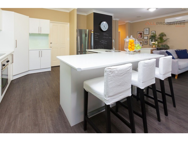 8 Wendt Pl, Edens Landing QLD 4207