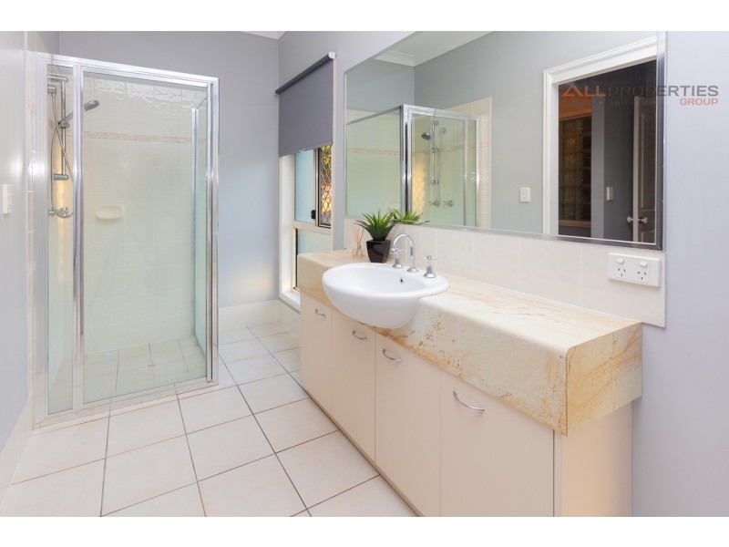 8 Wendt Pl, Edens Landing QLD 4207