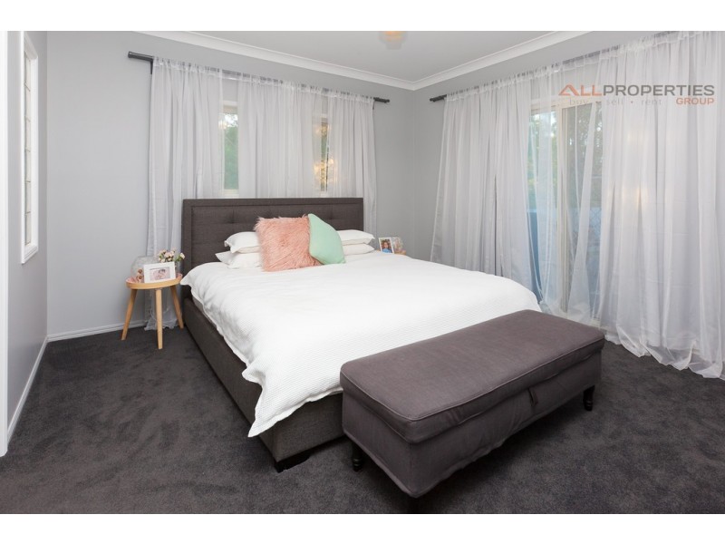 8 Wendt Pl, Edens Landing QLD 4207