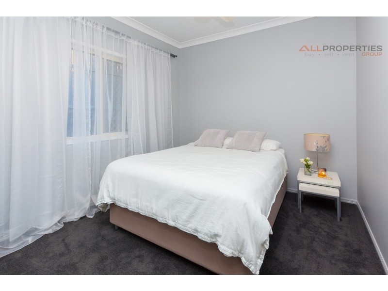 8 Wendt Pl, Edens Landing QLD 4207