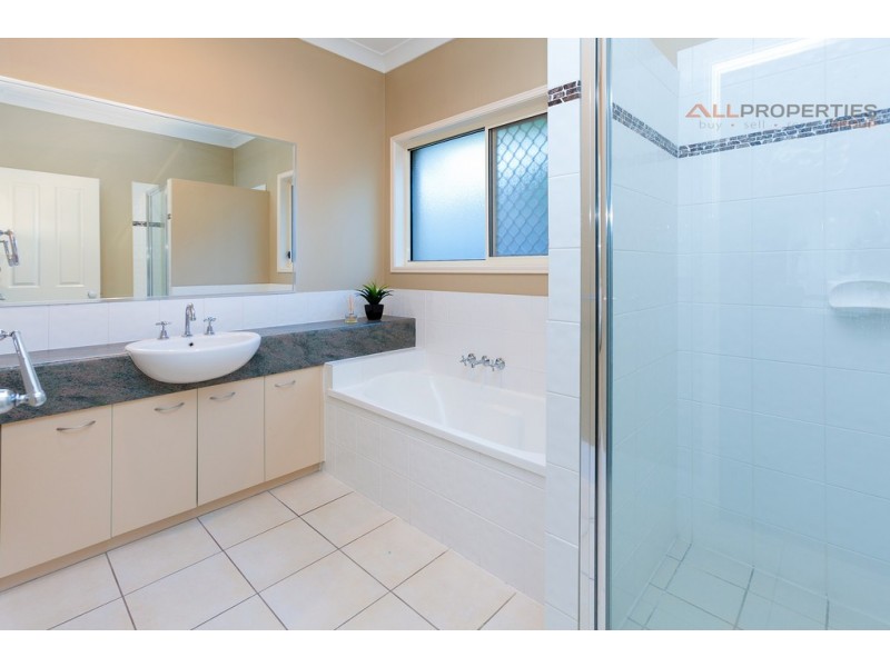 8 Wendt Pl, Edens Landing QLD 4207