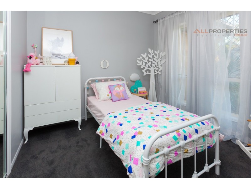 8 Wendt Pl, Edens Landing QLD 4207