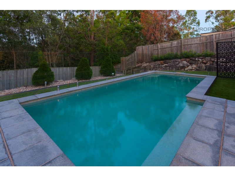 8 Wendt Pl, Edens Landing QLD 4207