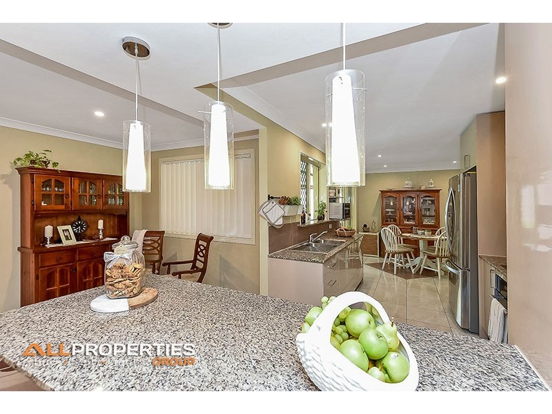 112 LAMBERTH ROAD, Regents Park QLD 4118