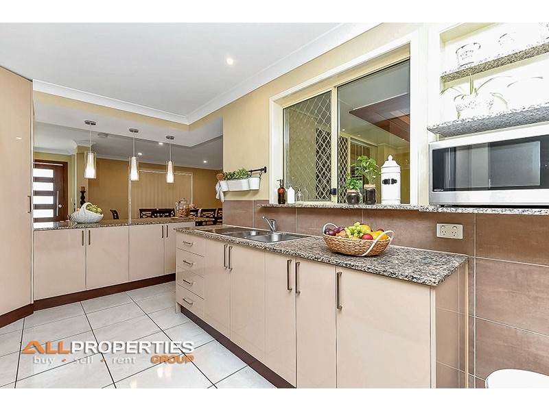 112 LAMBERTH ROAD, Regents Park QLD 4118