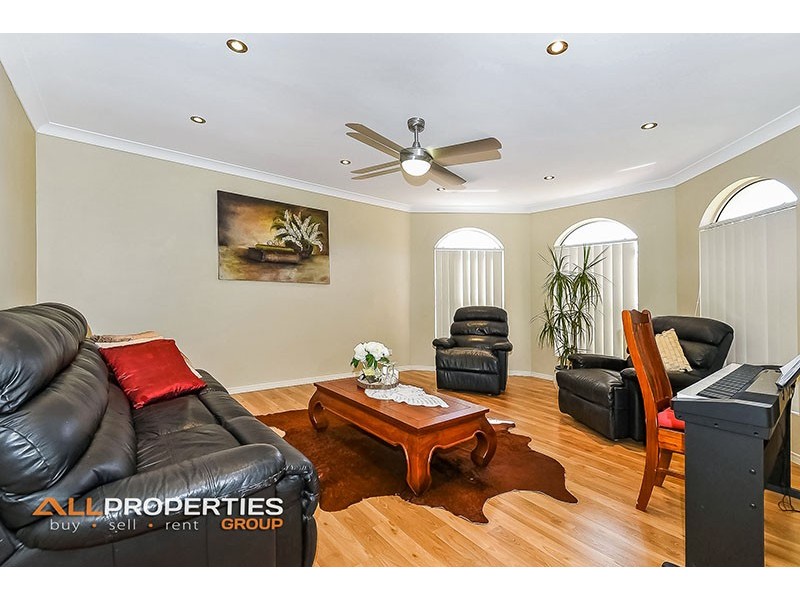 112 LAMBERTH ROAD, Regents Park QLD 4118
