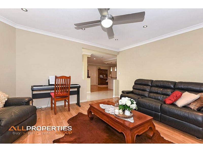 112 LAMBERTH ROAD, Regents Park QLD 4118