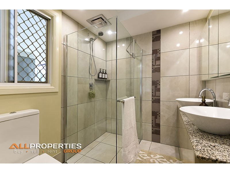 112 LAMBERTH ROAD, Regents Park QLD 4118