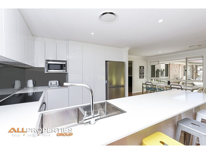 18 Lugano Close, Parkinson QLD 4115