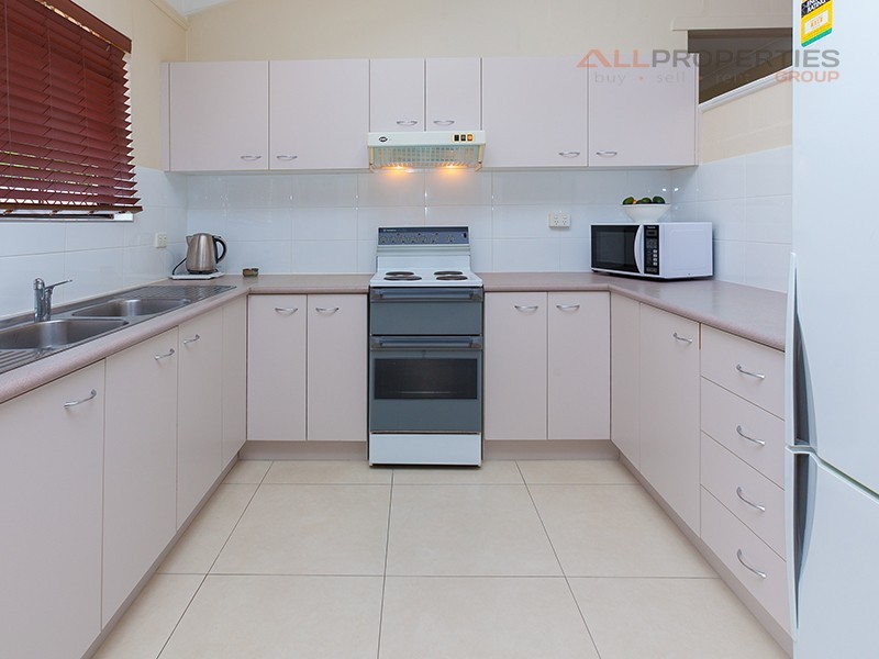 79 Peverell Street, Hillcrest QLD 4118