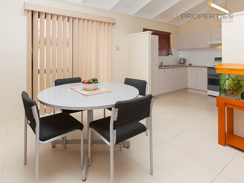 79 Peverell Street, Hillcrest QLD 4118