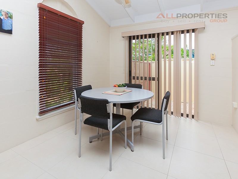 79 Peverell Street, Hillcrest QLD 4118