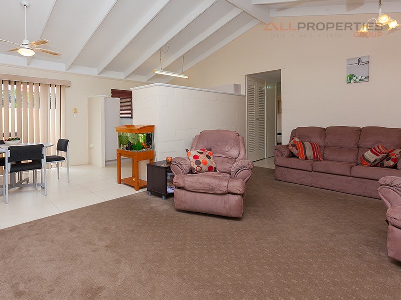 79 Peverell Street, Hillcrest QLD 4118