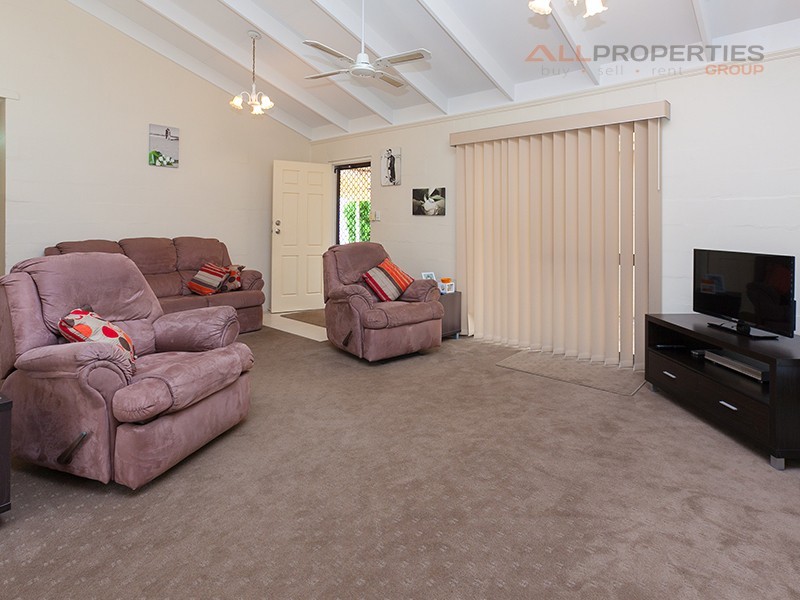 79 Peverell Street, Hillcrest QLD 4118
