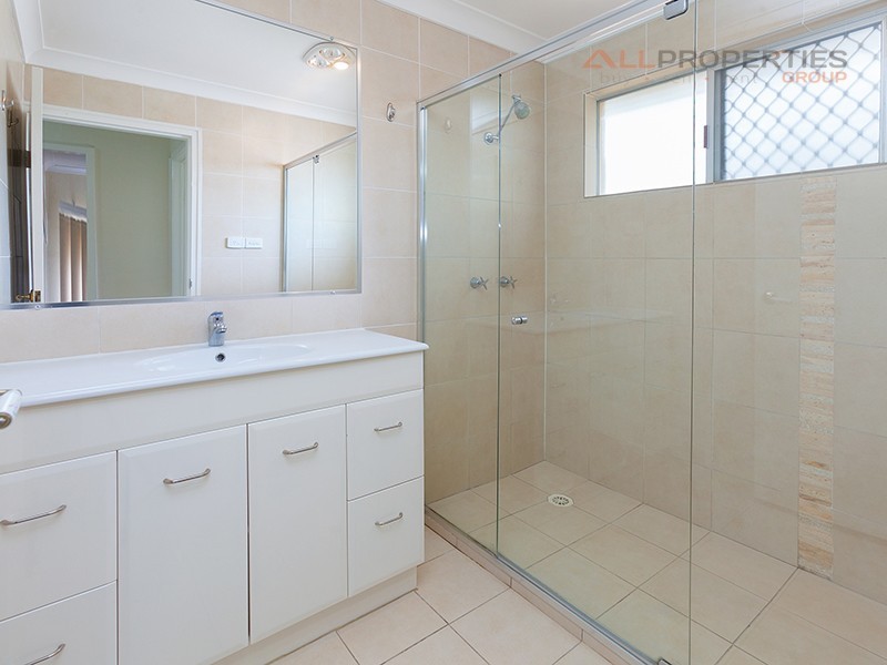 79 Peverell Street, Hillcrest QLD 4118