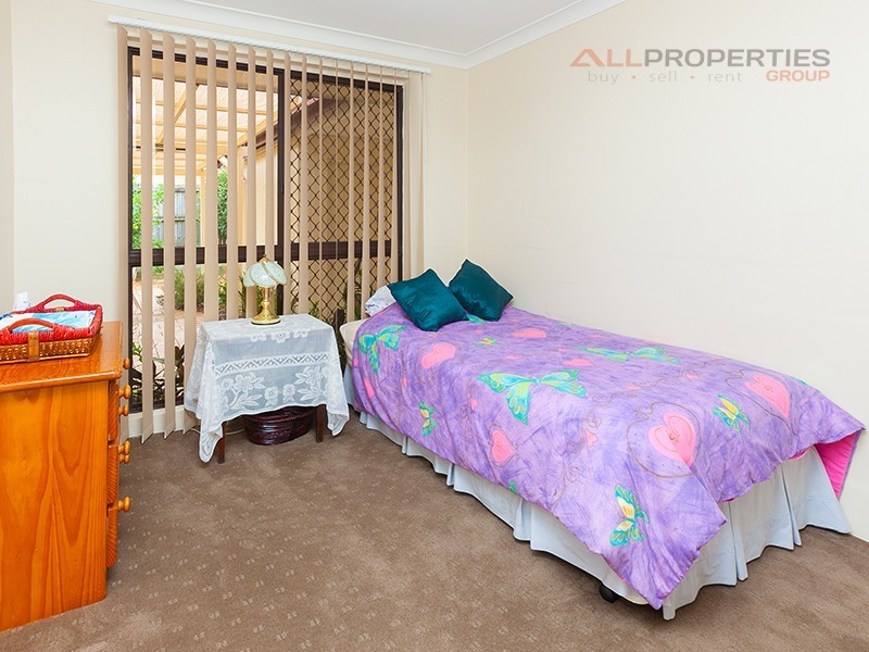 79 Peverell Street, Hillcrest QLD 4118