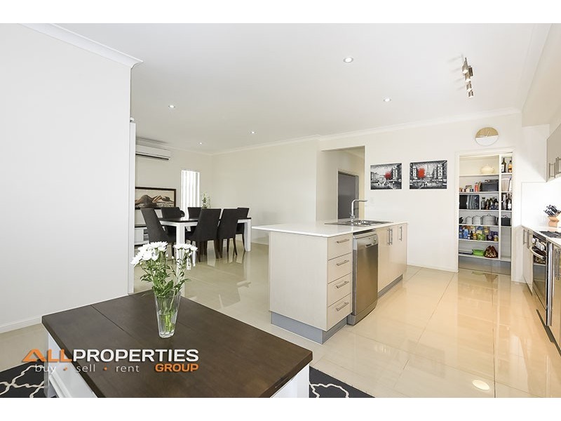 6 Berkshire Place, Heathwood QLD 4110