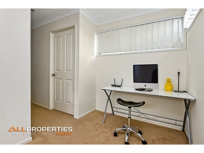 6 Berkshire Place, Heathwood QLD 4110