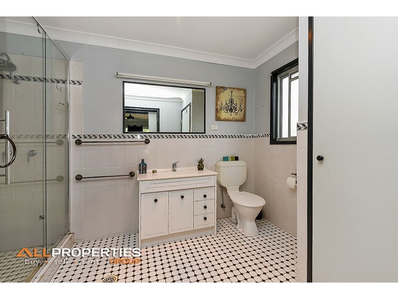 11 Wentworth Tce, Boronia Heights QLD 4124