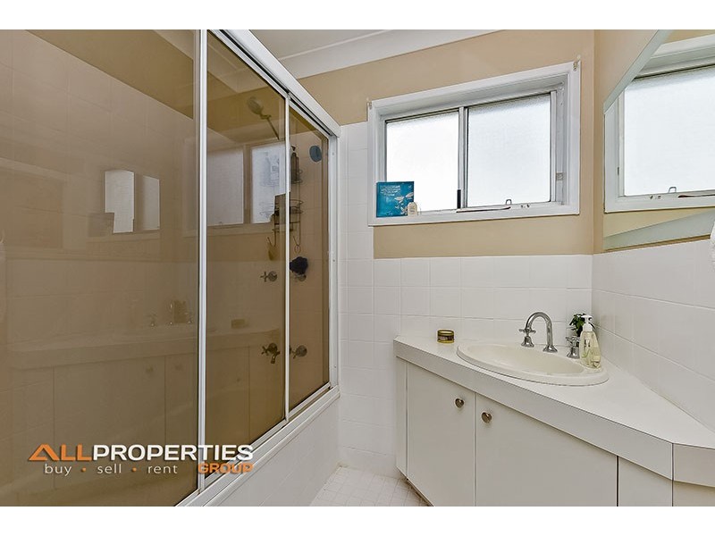11 Wentworth Tce, Boronia Heights QLD 4124