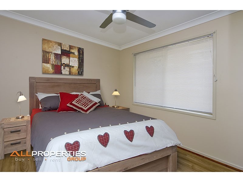 5 IBROX CT, Regents Park QLD 4118