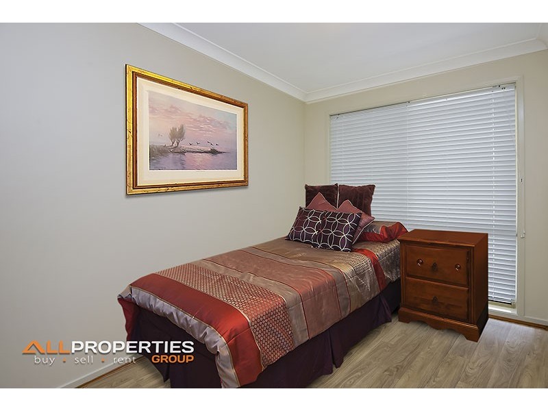 5 IBROX CT, Regents Park QLD 4118