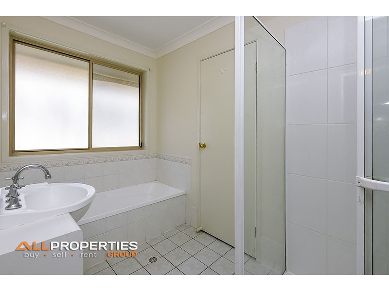 5 IBROX CT, Regents Park QLD 4118