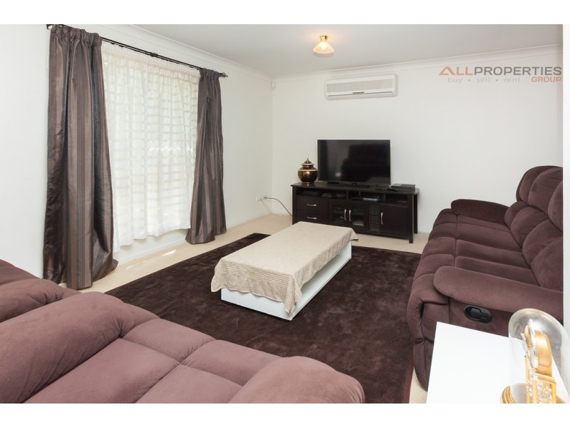 9 Cambridge St, Boronia Heights QLD 4124