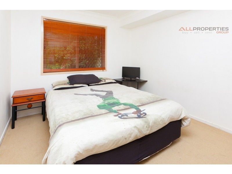 9 Cambridge St, Boronia Heights QLD 4124