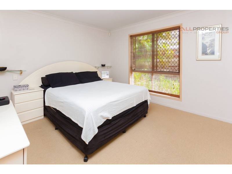 9 Cambridge St, Boronia Heights QLD 4124
