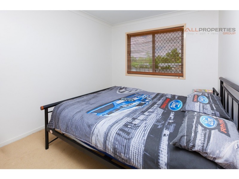 9 Cambridge St, Boronia Heights QLD 4124