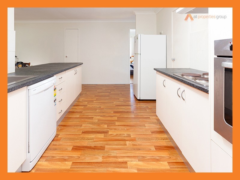 9 Renee Street, Regents Park QLD 4118