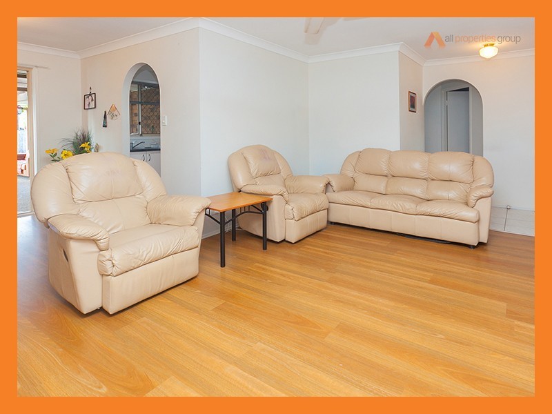 9 Renee Street, Regents Park QLD 4118