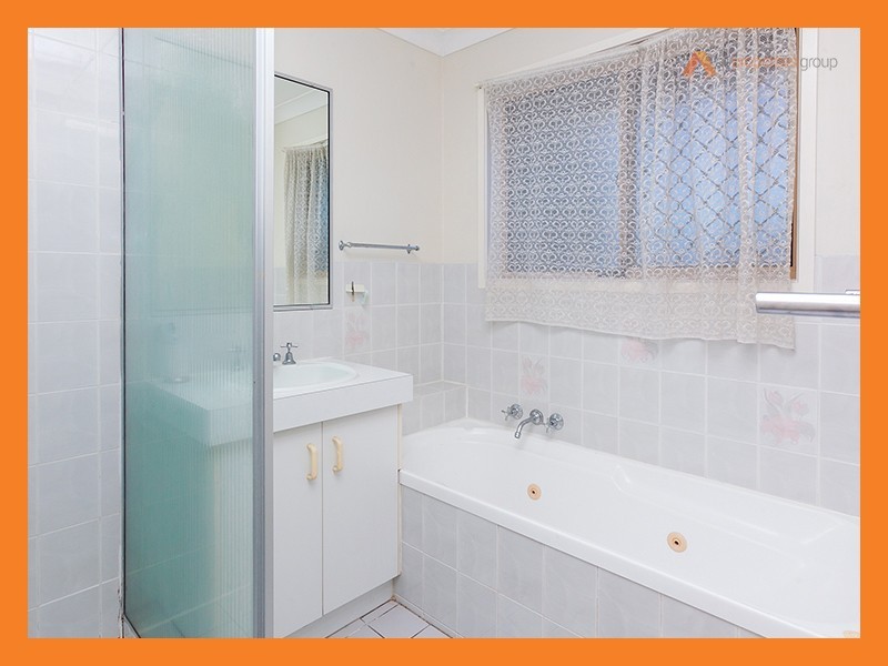 9 Renee Street, Regents Park QLD 4118