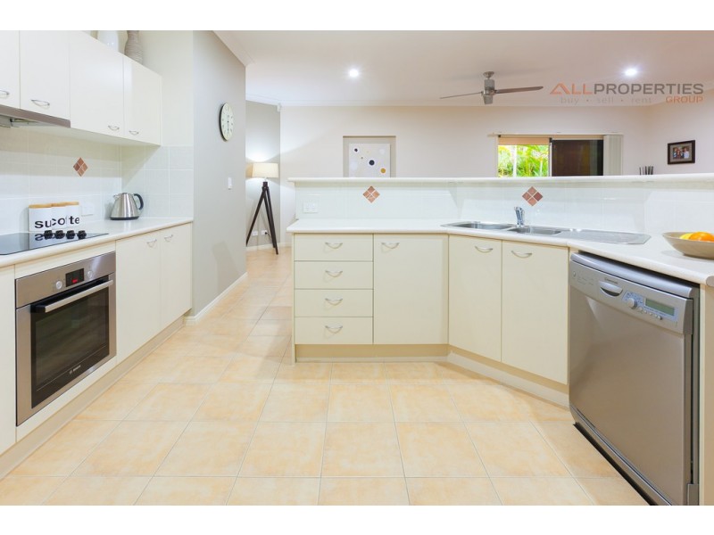 30 Holliday Drive, Edens Landing QLD 4207